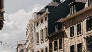 Les politiques de rénovation du bâti doivent être incitatives avant d’être punitives