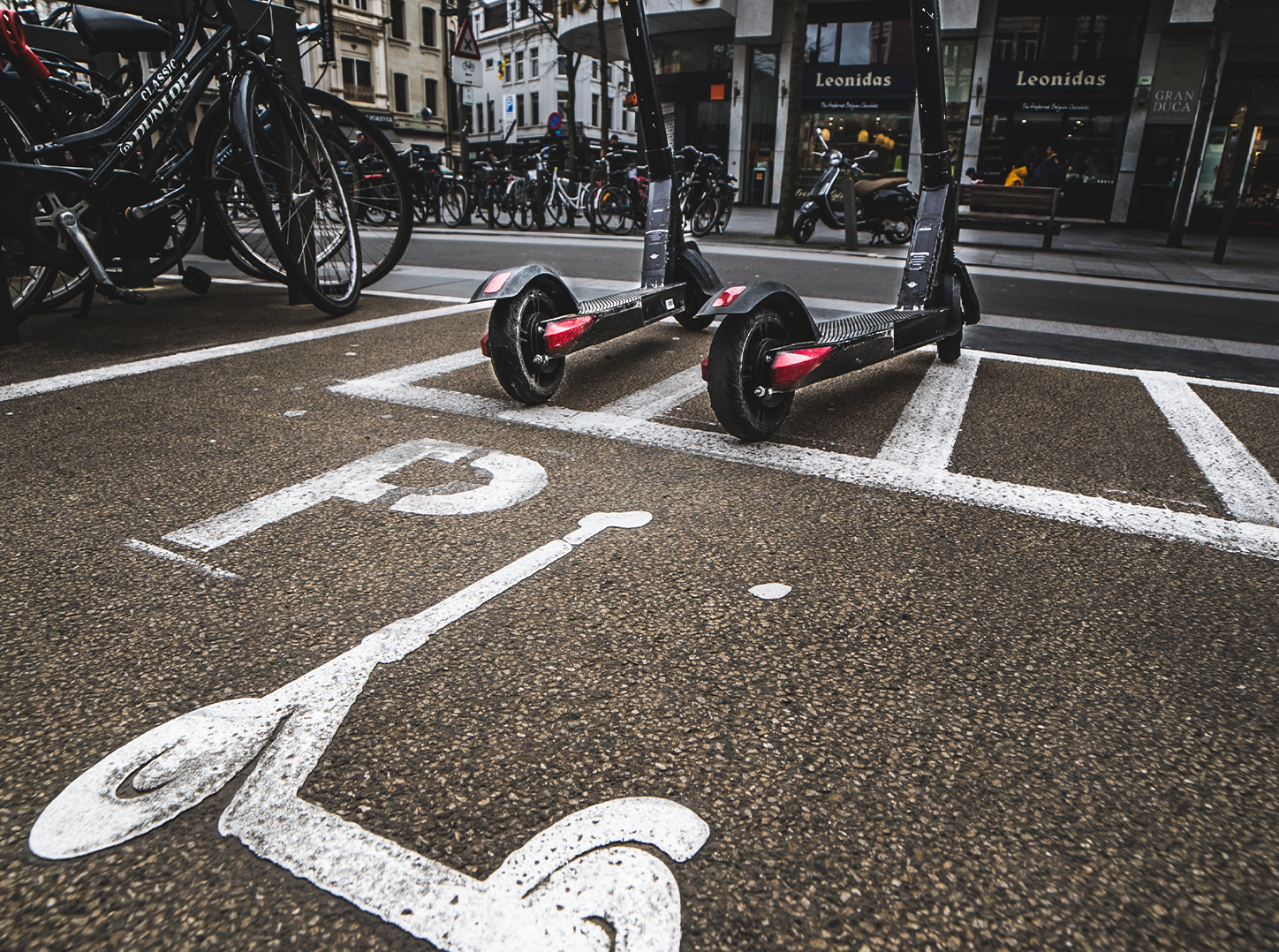 Interdire les trottinettes et vélos électriques sur les piétonniers à forte fréquentation