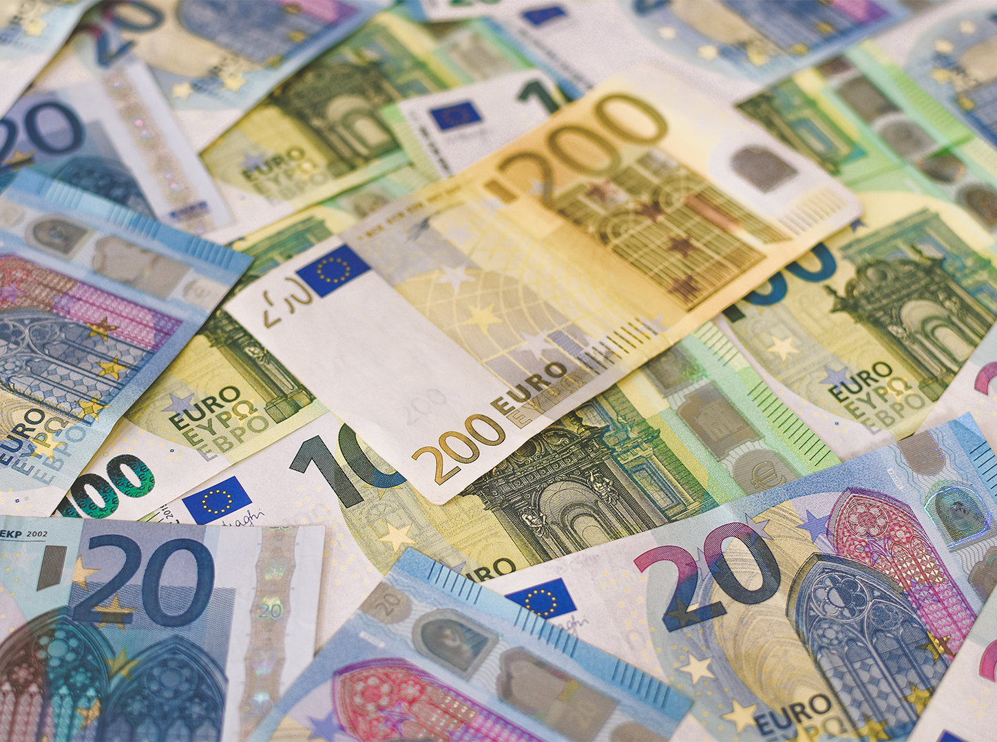 Le MR exige l’arrêt immédiat des salaires à vie et l’annulation des parachutages