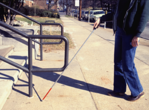 Maintenir les aides au-delà de 65 ans pour les personnes déficientes visuelles